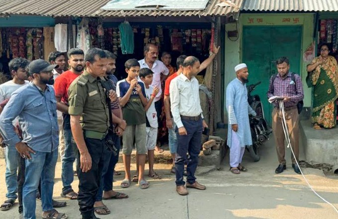 বীরগঞ্জে ড্রেনের উপর অবৈধ স্থাপনা উচ্ছেদ করলো ইউএনও তানভীর আহমেদ