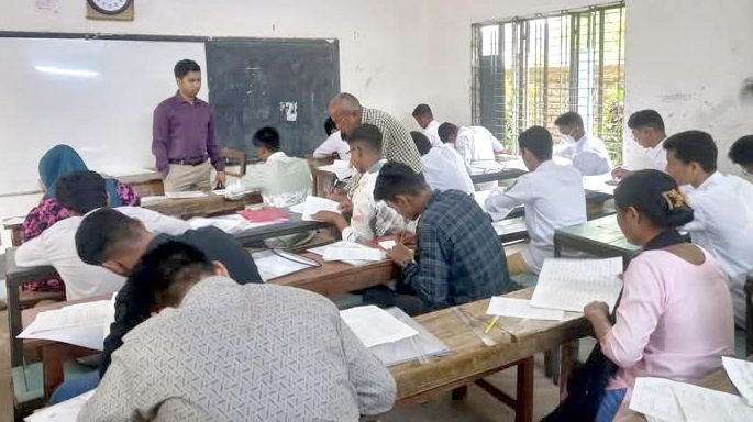 দিনাজপুর শিক্ষাবোর্ডে এসএসসি পরীক্ষার প্রথম দিনে ১৩৪১ জন অনুপস্থিত