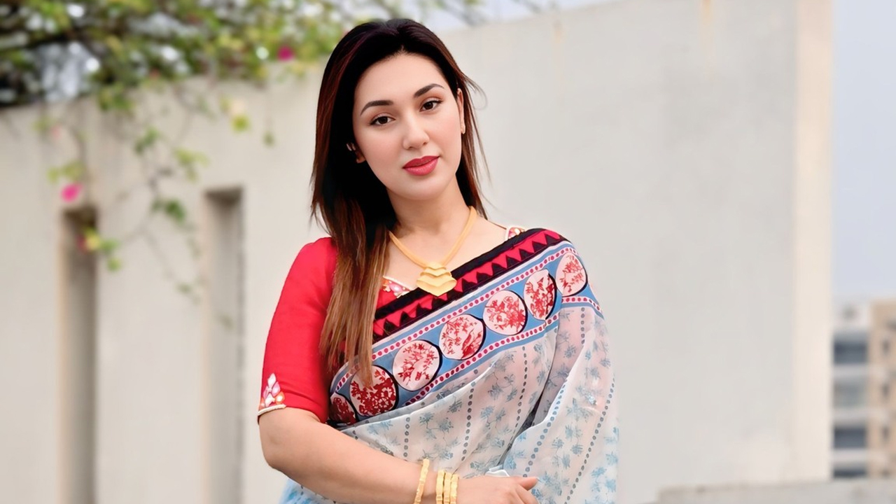 ছেলের সঙ্গে নববর্ষ উদযাপন করলেন অপু বিশ্বাস